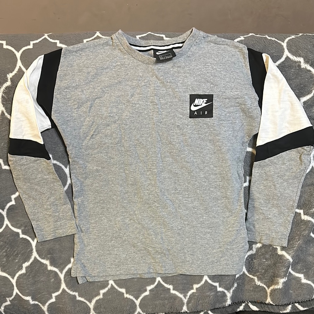 Nike Youth Size Large Long Sleeve Tee
